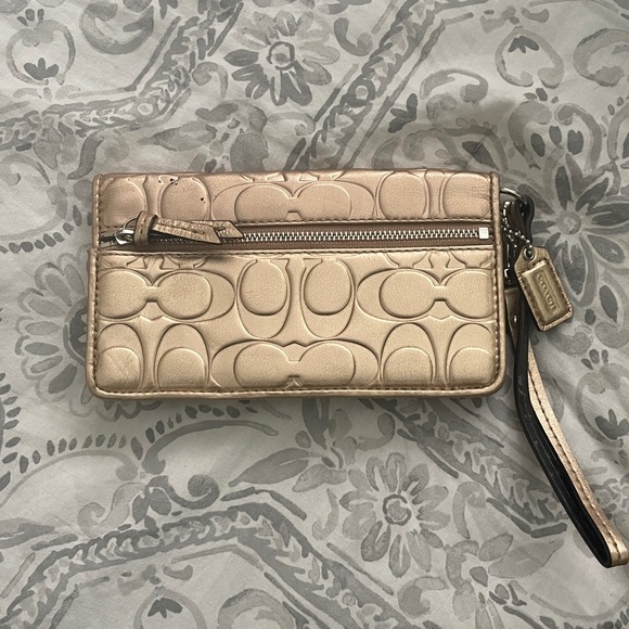 Coach Signature Gold Embossed C Patent Leather Wallet Wristlet - Picture 2 of 7